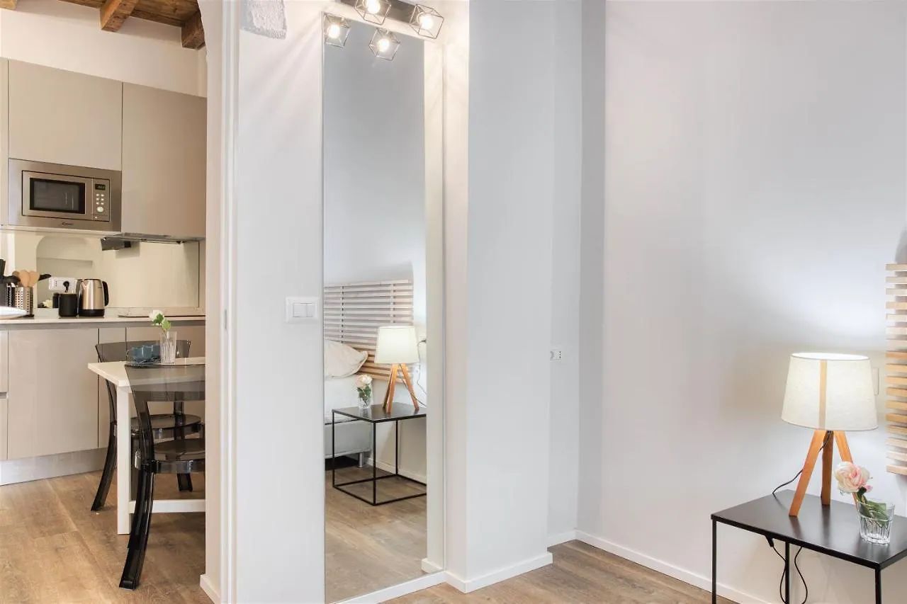 Joivy Delightful 1-Bed Flat In The Centre Of Milan Διαμέρισμα
